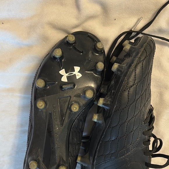 Under Armour Black soccer cleats size 4 Textured Low-Top Design - Picture 3 of 11
